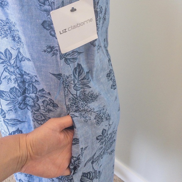 Sleeveless Button-Down Midid Dress - Picture 5 of 6